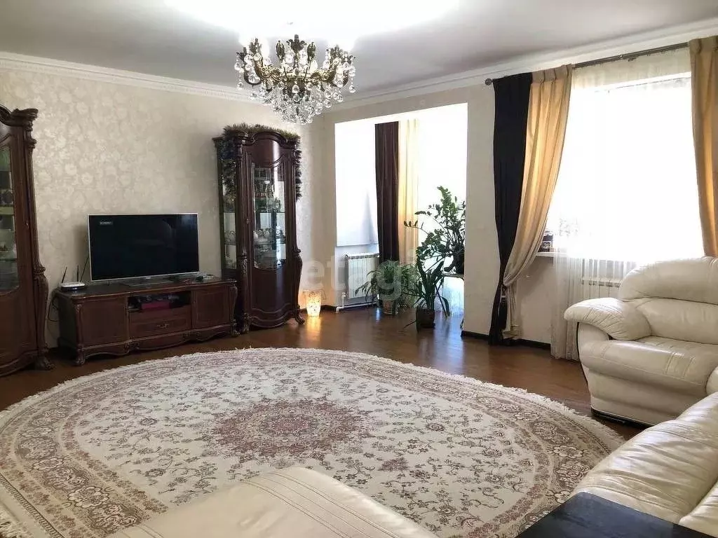 3-к кв. Карачаево-Черкесия, Черкесск просп. Ленина, 83А (110.4 м) - Фото 0