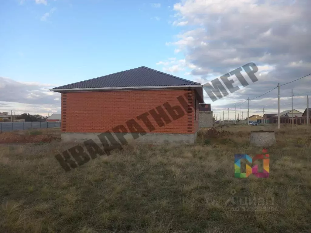 Дом в Калмыкия, Целинный район, с. Троицкое ул. Имени Э.У. Бакланова, ... - Фото 2