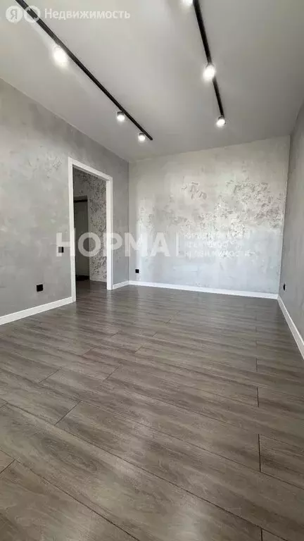 1-комнатная квартира: Октябрьский, улица Рахимьяна Насырова, 11 (42 м) - Фото 0