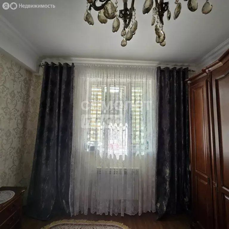 2-комнатная квартира: Махачкала, улица Хуршилова, 17Е (80 м) - Фото 1