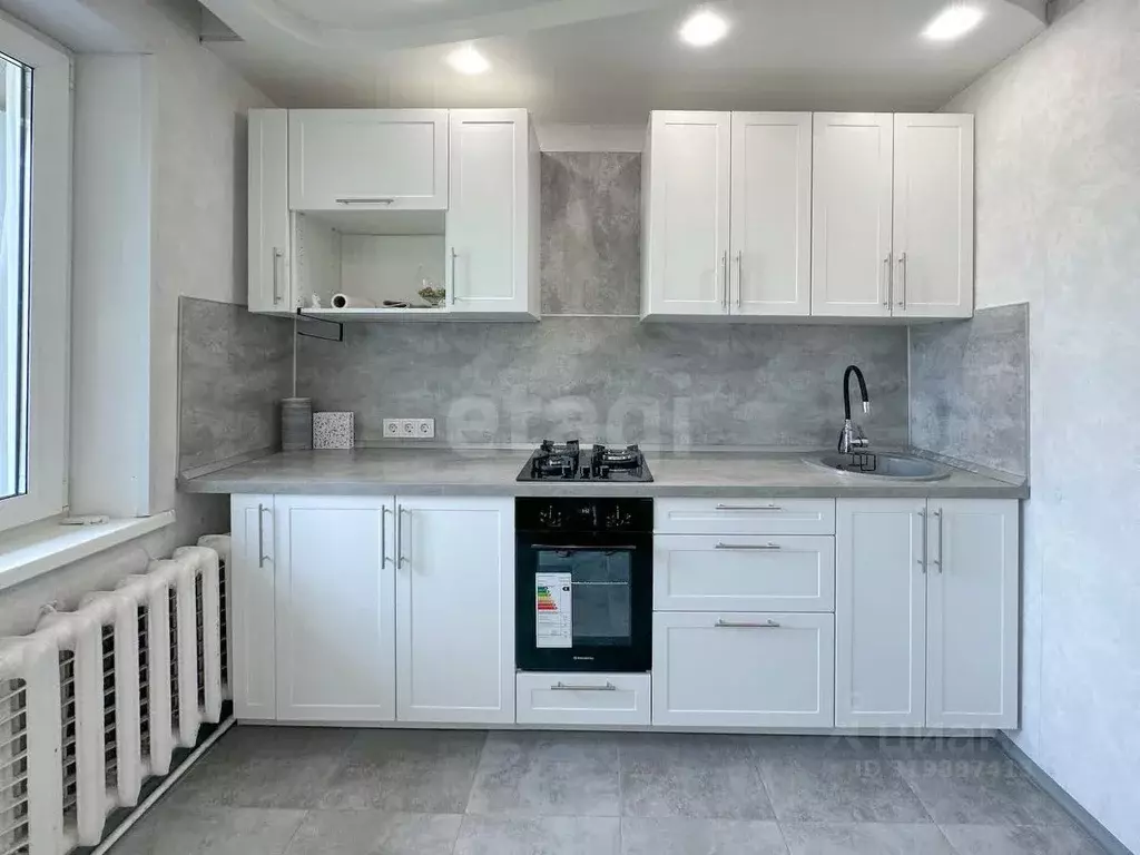 2-к кв. Псковская область, Псков ул. Ижорского Батальона, 8 (55.0 м) - Фото 0