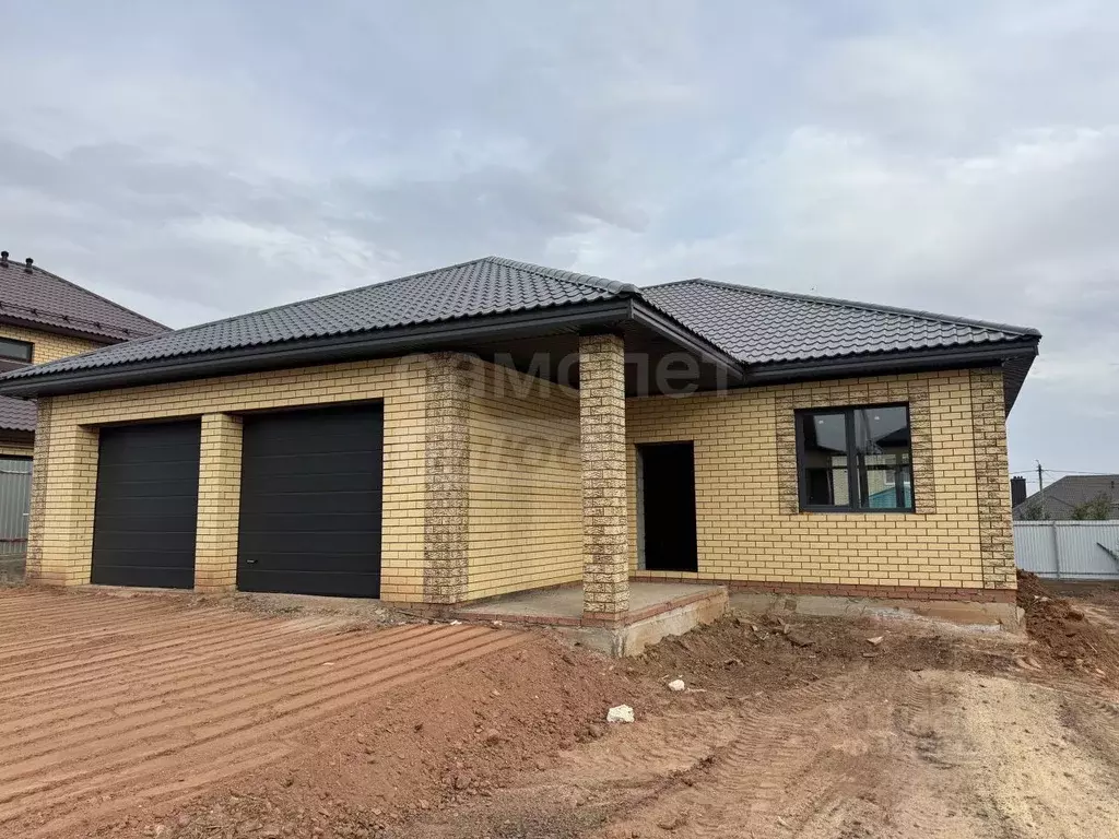 Дом в Оренбургская область, Оренбург пер. Тавлинский, 2 (210 м) - Фото 1