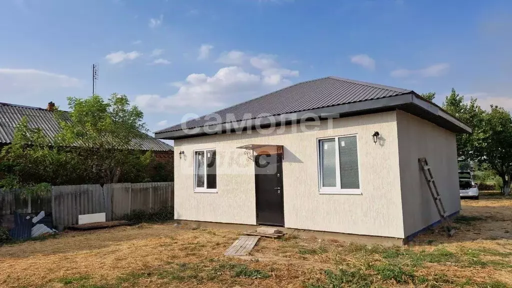 Дом в Краснодарский край, Выселки ст-ца ул. Кооперативная, 93 (85 м) - Фото 1