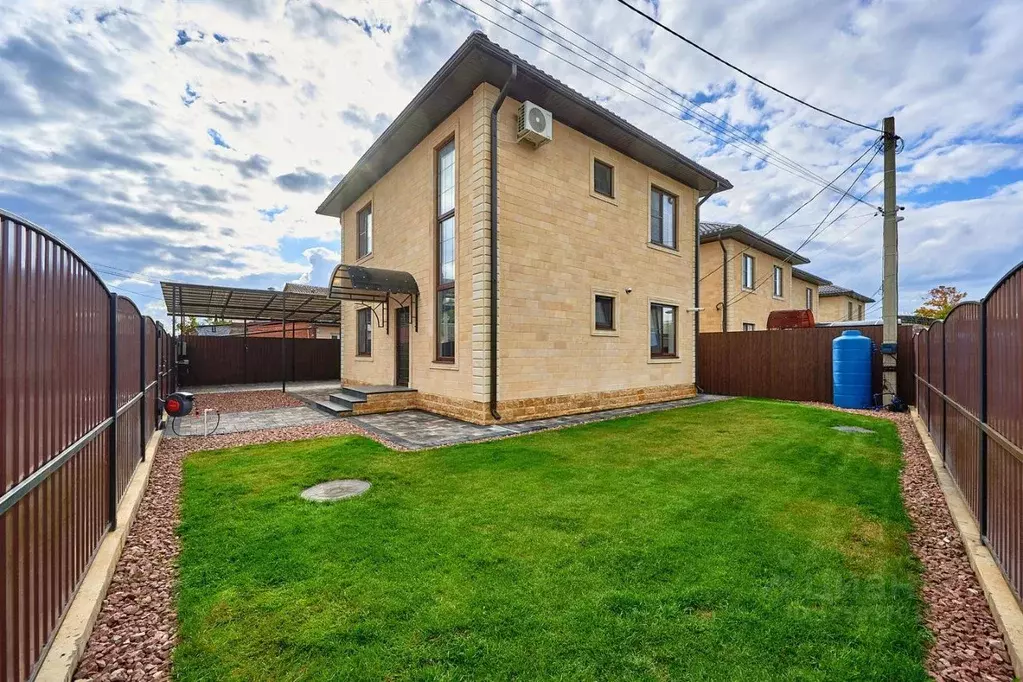 Дом в Адыгея, Тахтамукайский район, Яблоновский пгт Красная ул. (112 ... - Фото 1