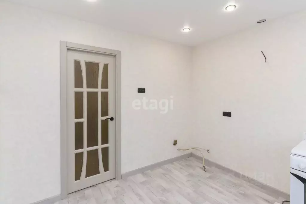 2-к кв. Тюменская область, Тюмень ул. Мельникайте, 135 (50.0 м) - Фото 1