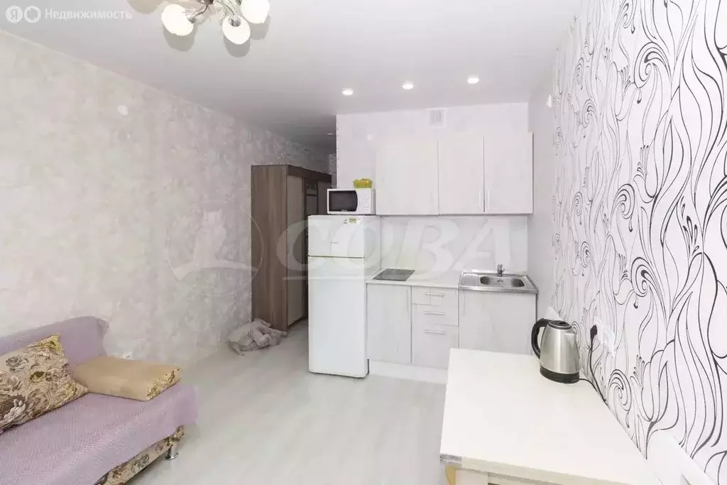 Квартира-студия: Тюмень, улица Тимофея Чаркова, 28 (20.5 м) - Фото 0