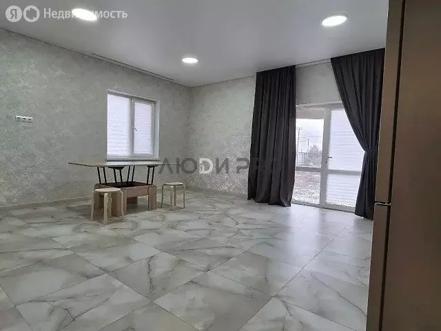 Дом в Энгельсский район, Красноярское муниципальное образование, село ... - Фото 1