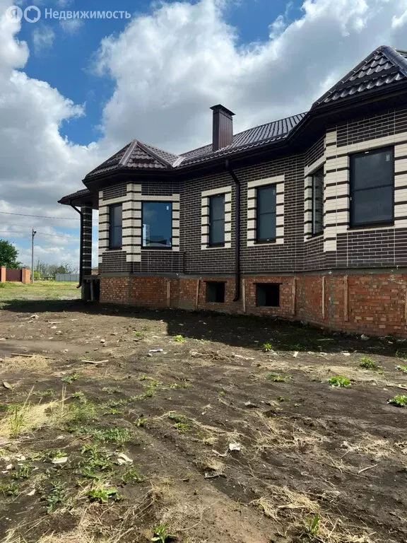Дом в Мясниковский район, село Чалтырь (240 м) - Фото 1