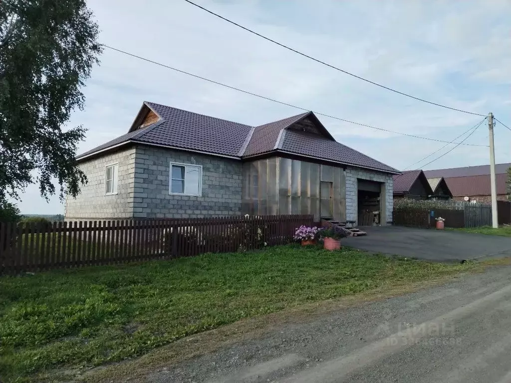 Дом в Кемеровская область, Березовский ул. Веры Волошиной (100 м) - Фото 1