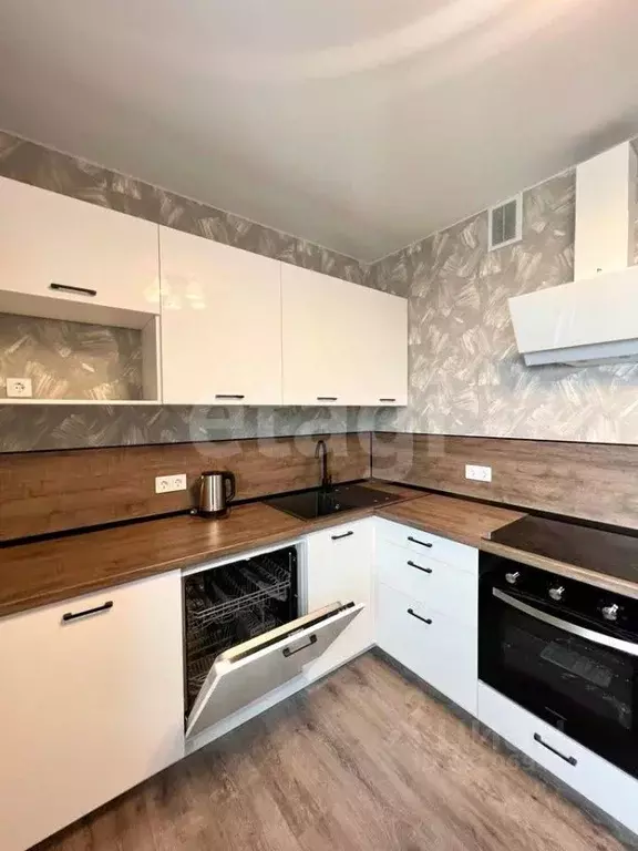 2-к кв. Татарстан, Казань ул. Вишневского, 57А (59.0 м) - Фото 2