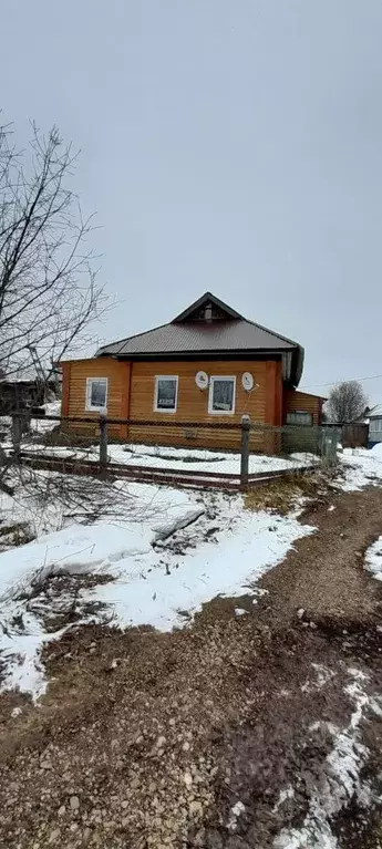 Дом в Пермский край, Чусовской городской округ, пос. Комарихинский ул. ... - Фото 1