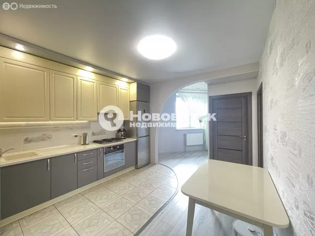 3-комнатная квартира: Киров, Севастопольская улица, 12 (59 м) - Фото 0