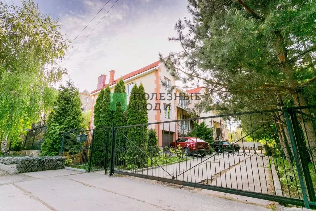 Таунхаус в Саратовская область, Саратов ул. Алых Роз, 85 (223.9 м) - Фото 1