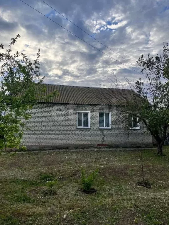 Дом в Саратовская область, Марксовский район, Липовское муниципальное ... - Фото 1