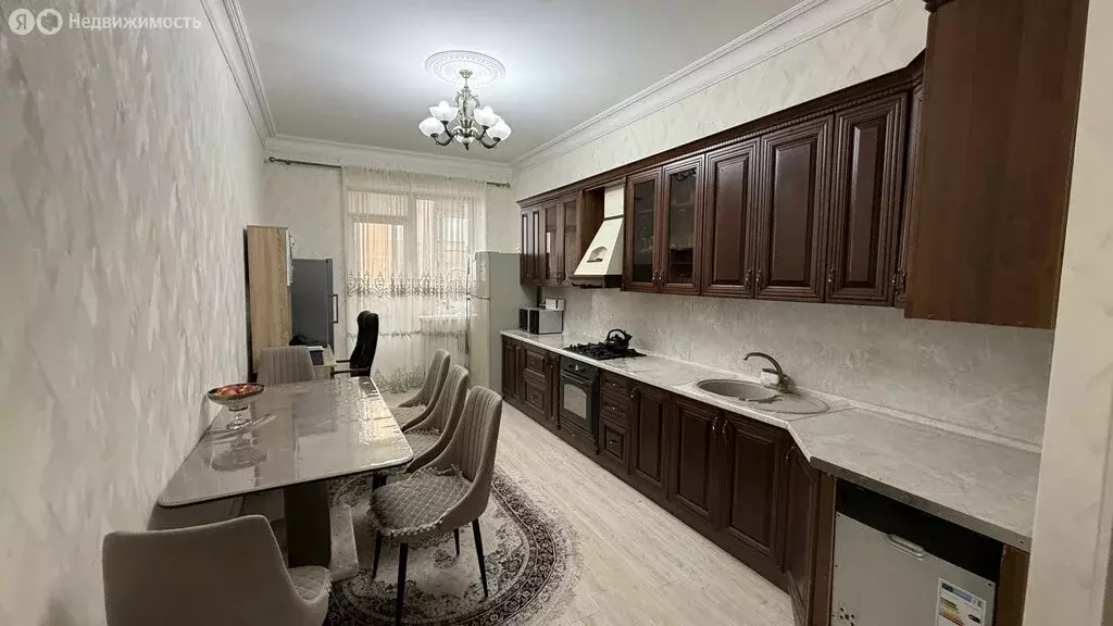 2-комнатная квартира: Махачкала, проспект Насрутдинова, 55к2 (87 м) - Фото 1