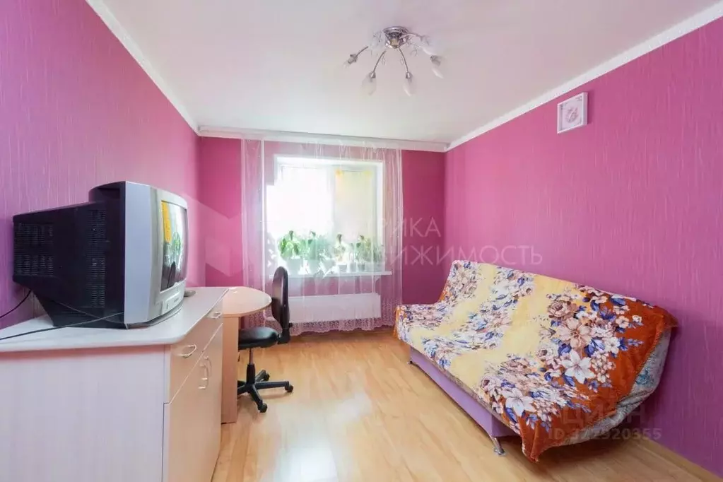 3-к кв. Тюменская область, Тюмень ул. Пермякова, 56А (65.0 м) - Фото 0