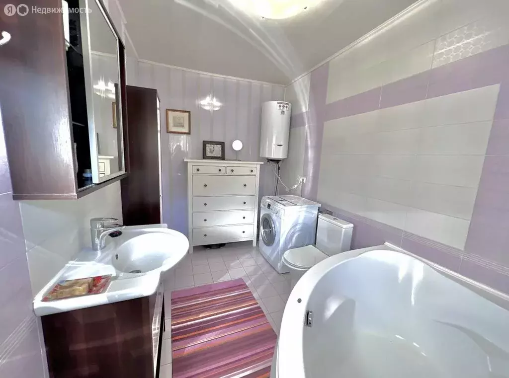 Дом в село Молоди, Молодёжная улица, 14 (208 м) - Фото 1