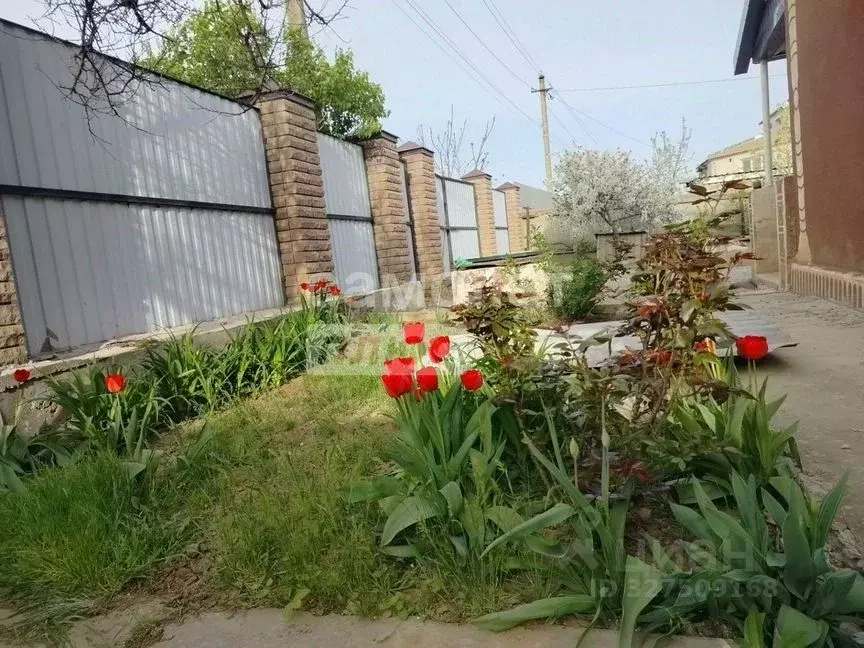 Дом в Калмыкия, Элиста заезд Кирбазарный, 10 (100 м) - Фото 1