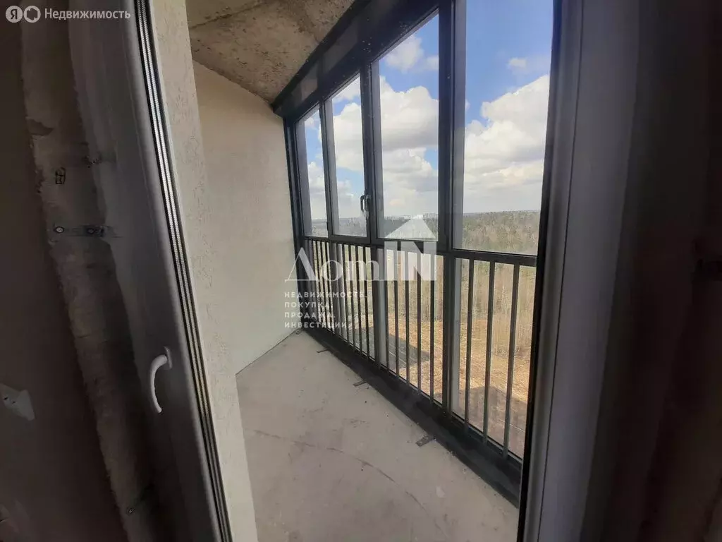 3-комнатная квартира: посёлок Парголово, Ольгинская дорога (92.8 м) - Фото 1