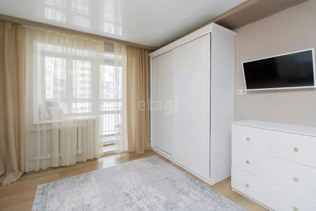 3-к кв. Тюменская область, Тюмень ул. Прокопия Артамонова, 5 (111.6 м) - Фото 1