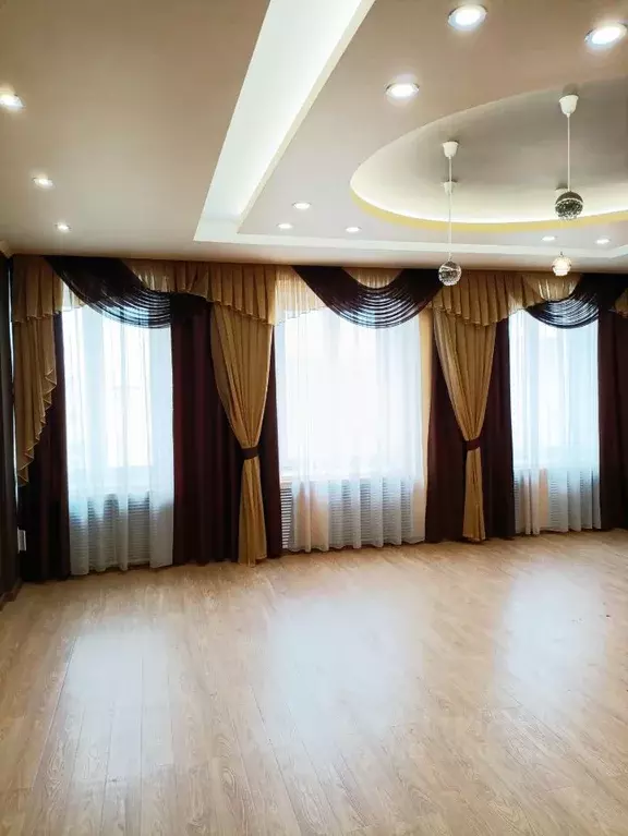 Помещение свободного назначения в Тюменская область, Тюмень ул. ... - Фото 1