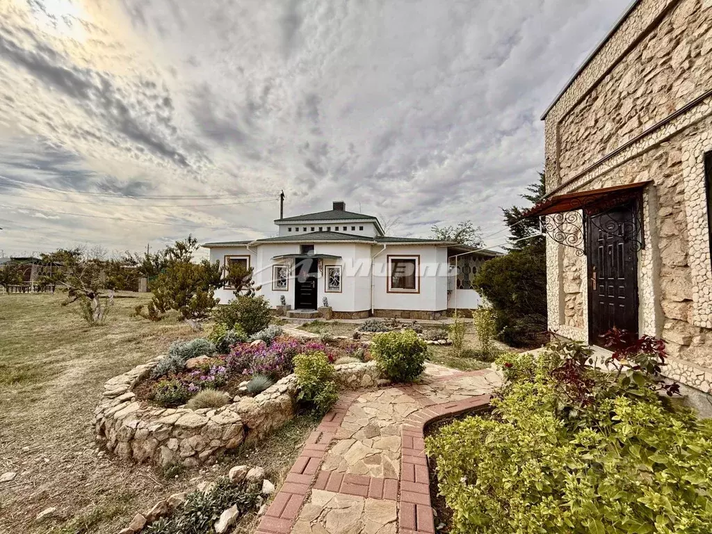 Коттедж в Крым, Сакский район, Ореховское с/пос, с. Михайловка пер. ... - Фото 2