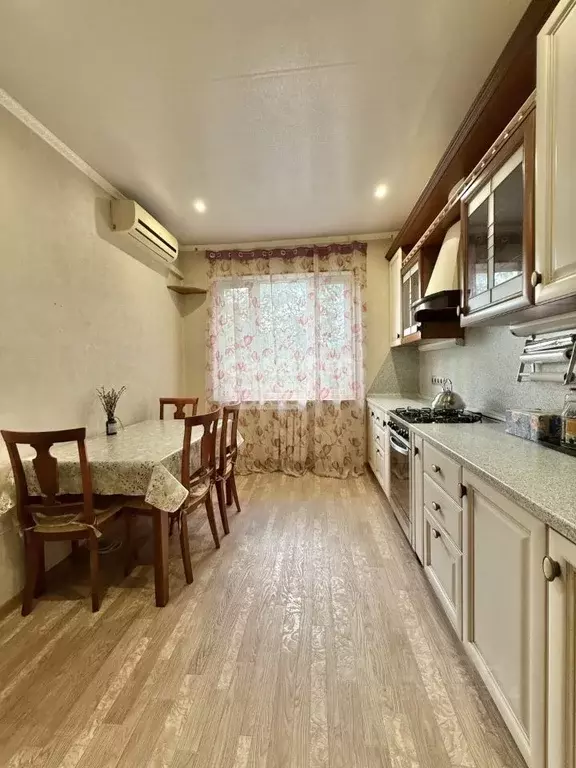 2-к кв. Краснодарский край, Новороссийск Первомайская ул., 6 (50.0 м) - Фото 0