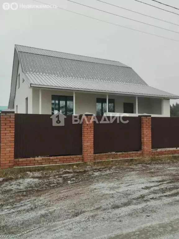 Дом в Стерлитамак, улица Муртазина (140 м) - Фото 1