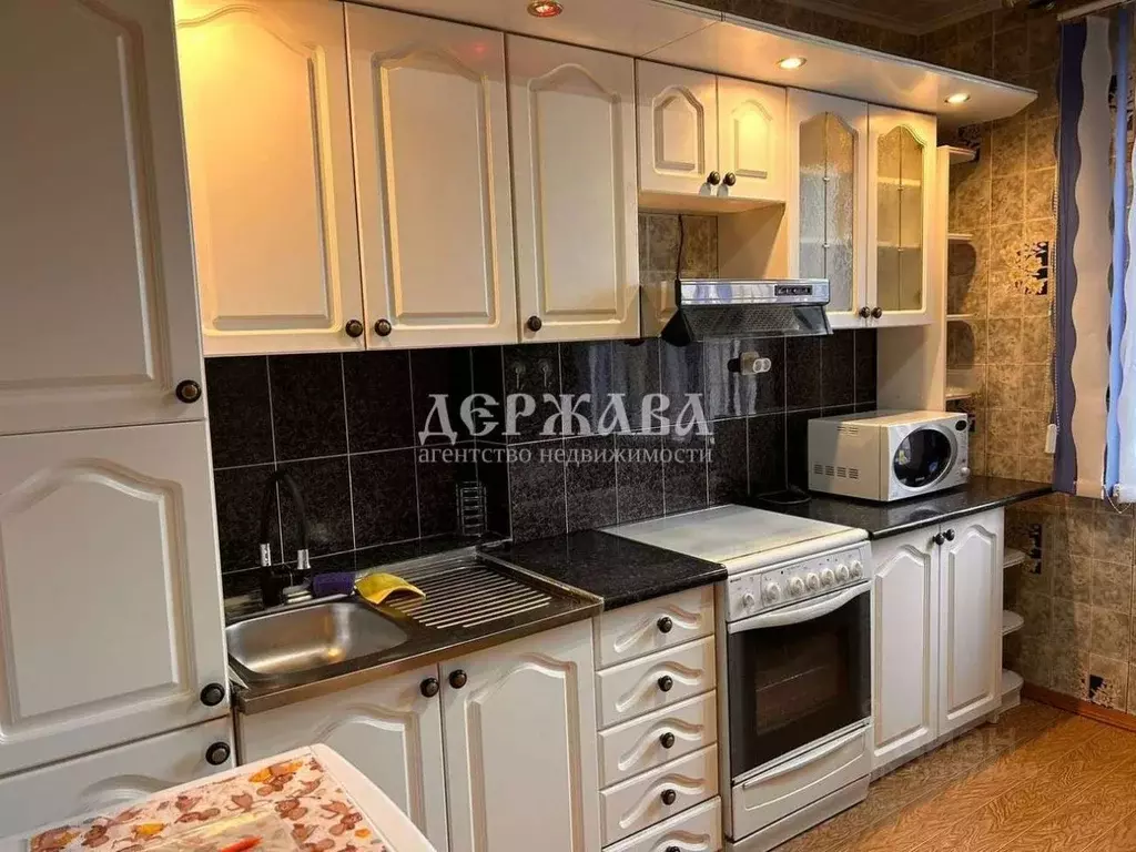 3-к кв. Белгородская область, Старый Оскол Восточный мкр, 14 (75.0 м) - Фото 0