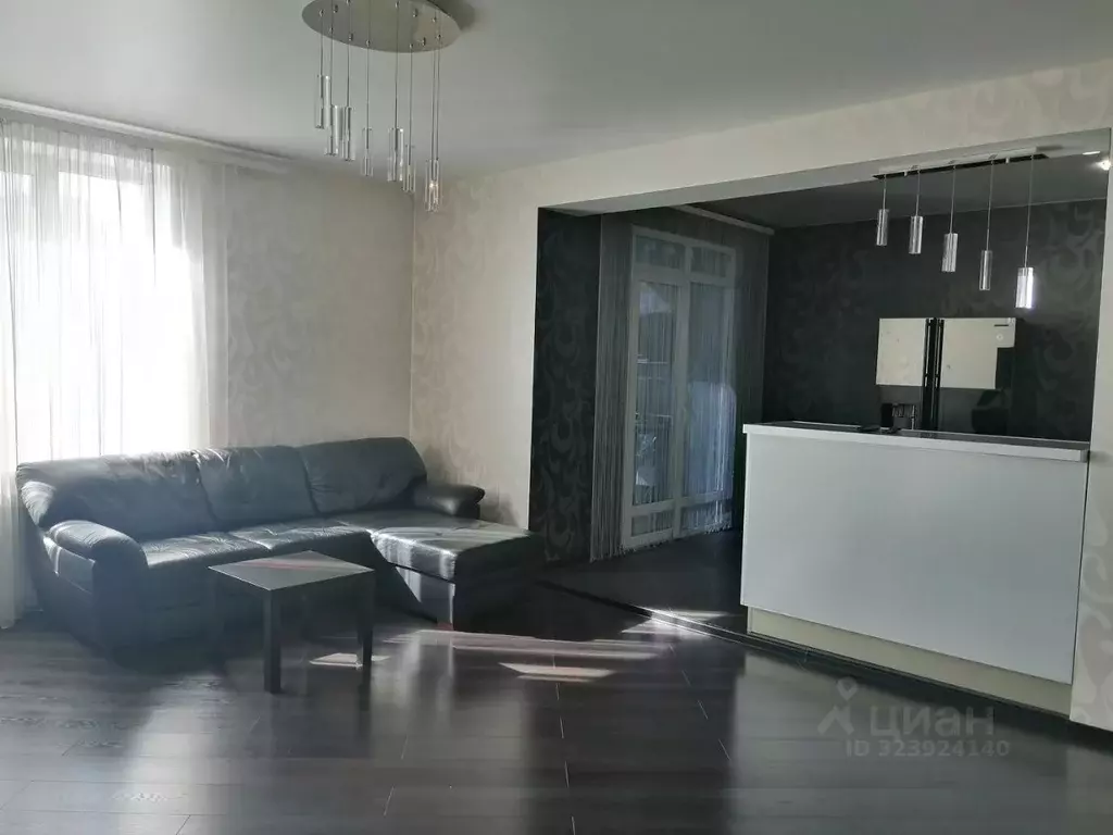 2-к кв. Омская область, Омск просп. Комарова, 15к1 (69.5 м) - Фото 1