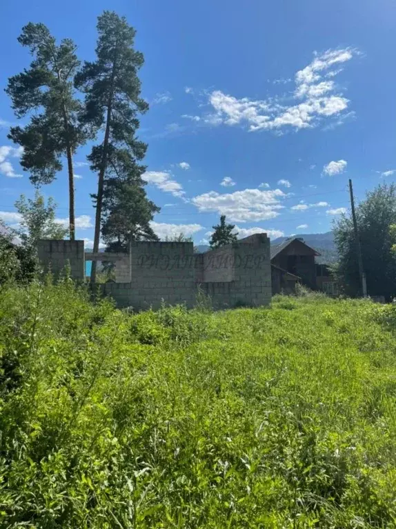 Участок в Алтай, Чемальский район, с. Чемал Советская ул. (7.0 сот.) - Фото 0