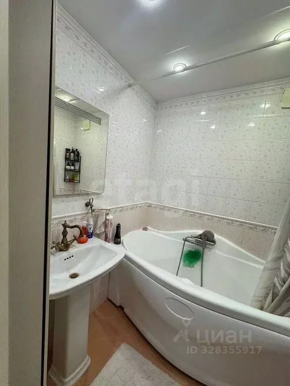 2-к кв. Тюменская область, Тюмень ул. Самарцева, 30 (51.9 м) - Фото 1