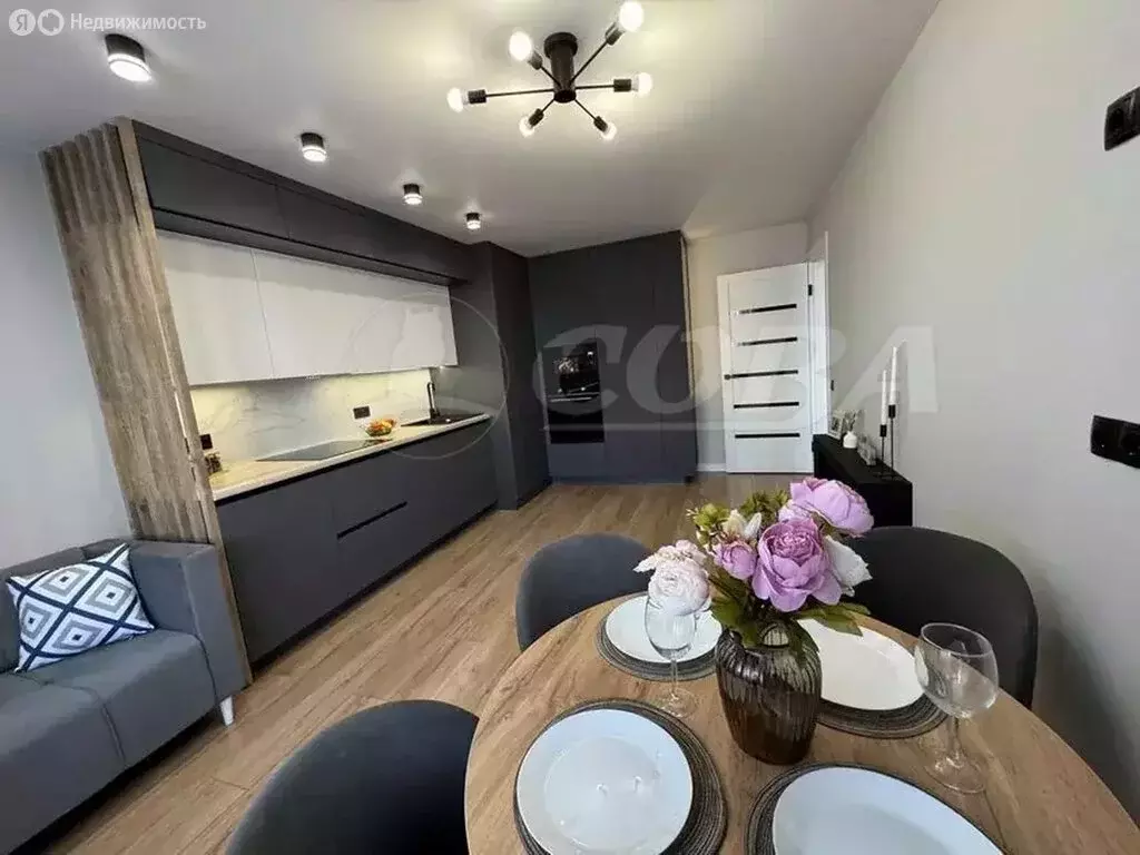 3-комнатная квартира: Тюмень, улица Валентины Трофимовой, 7 (87 м) - Фото 1