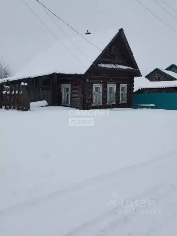 Дом в Кировская область, Уржумский район, с. Петровское ул. Свободы, 6 ... - Фото 0