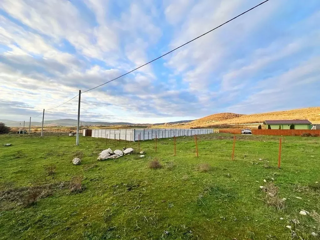 Участок в Севастополь с. Новобобровка, ул. Баденкиной, 66 (10.0 сот.) - Фото 1