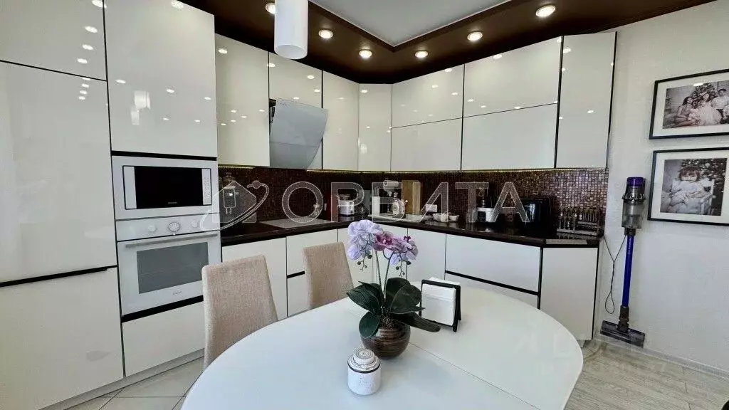 3-к кв. Тюменская область, Тюмень ул. Николая Федорова, 24 (99.9 м) - Фото 2