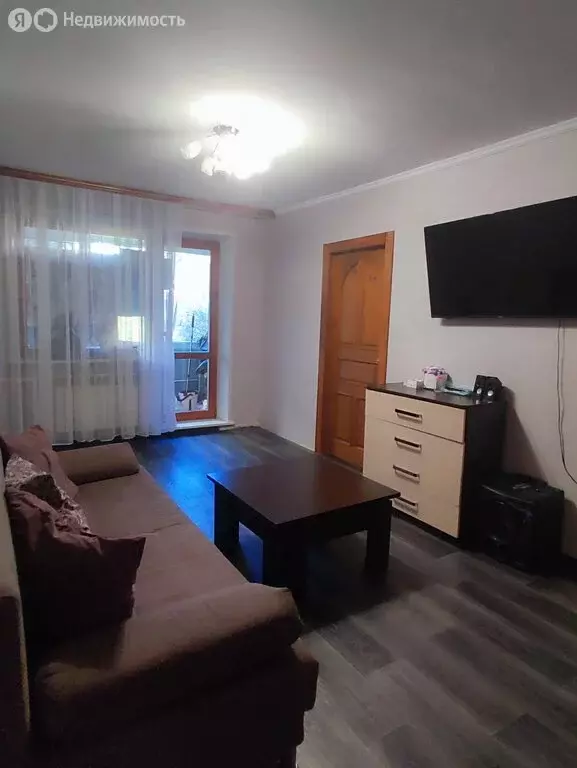 3-комнатная квартира: Тольятти, улица Мира, 124 (57 м) - Фото 1