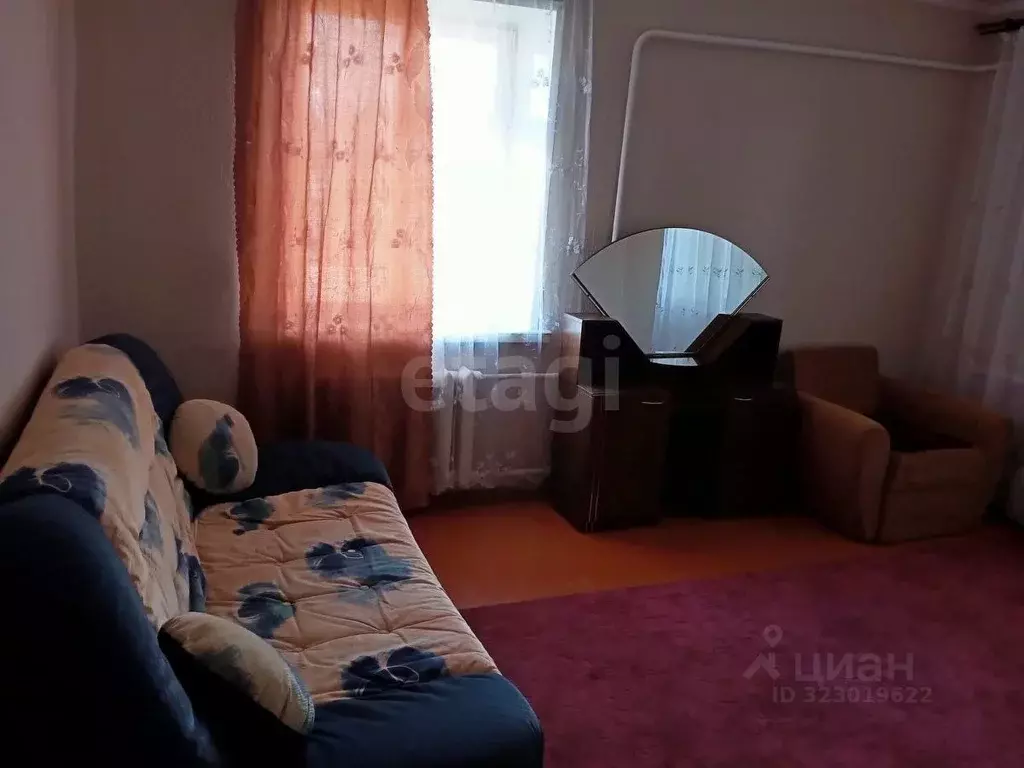 1-к кв. Орловская область, Кромы пгт пер. Куренцова, 5 (39.5 м) - Фото 1