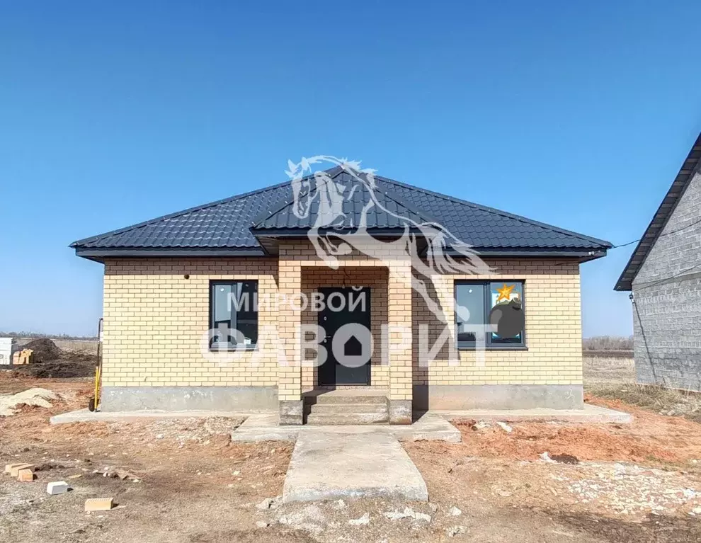 Дом в Оренбургская область, Оренбургский район, Сергиевский сельсовет, ... - Фото 1