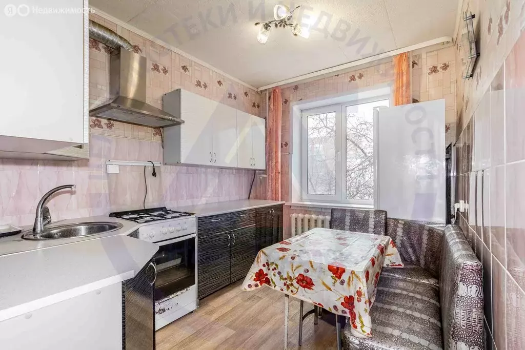 3-комнатная квартира: Курган, улица Карельцева, 84 (61 м) - Фото 1