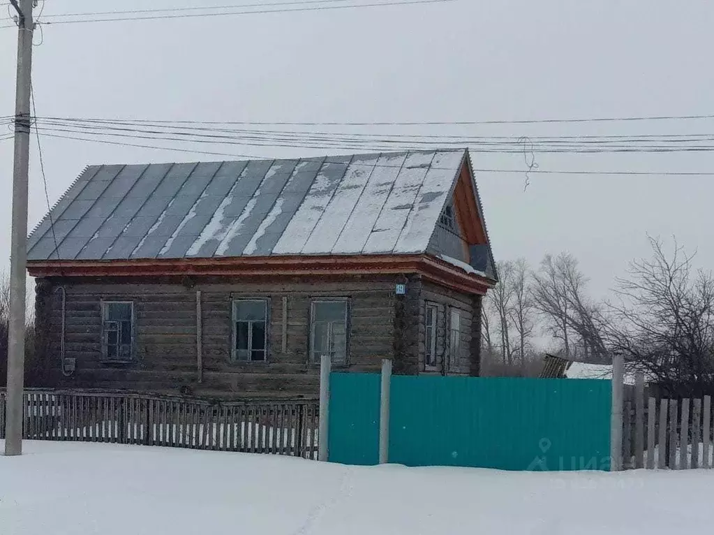 Дом в Башкортостан, Буздякский сельсовет, с. Сергеевка ул. Центральная ... - Фото 0