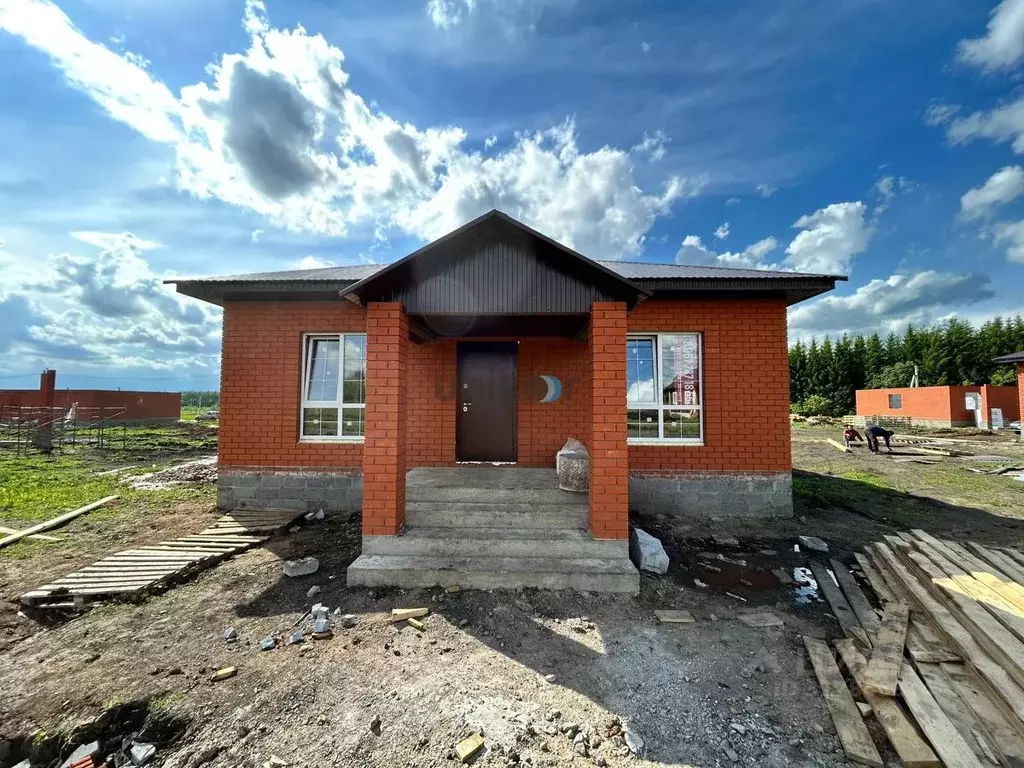 Дом в Башкортостан, Иглинский сельсовет, с. Иглино ул. Якутова (100 м) - Фото 1