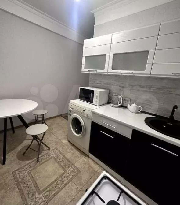 1-к. квартира, 40 м, 1/9 эт. - Фото 0