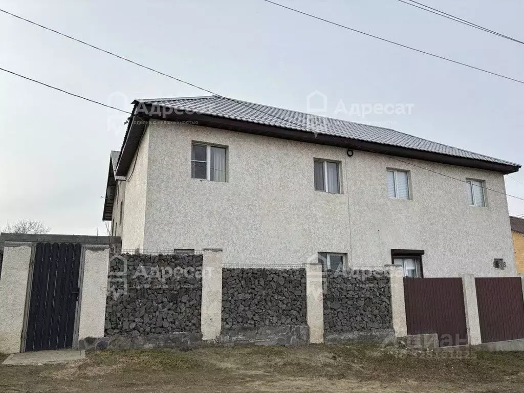 Дом в Волгоградская область, Волгоград ул. Джамбула Джабаева (74 м) - Фото 1