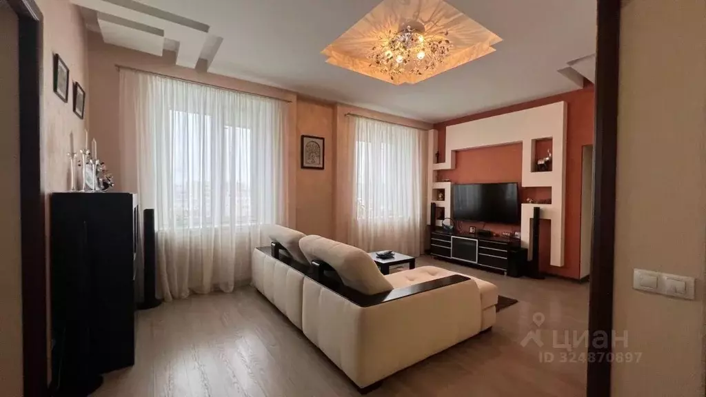 3-к кв. Ленинградская область, Гатчина ул. Рощинская, 1А (104.0 м) - Фото 1