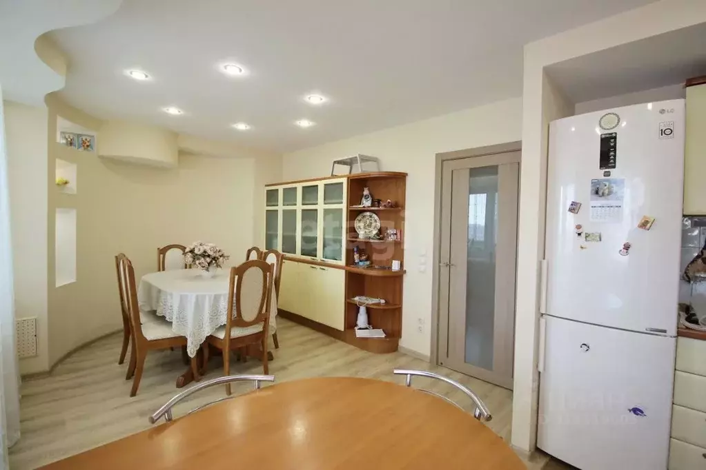 3-к кв. Ульяновская область, Ульяновск ул. Крымова, 63/2 (118.7 м) - Фото 0