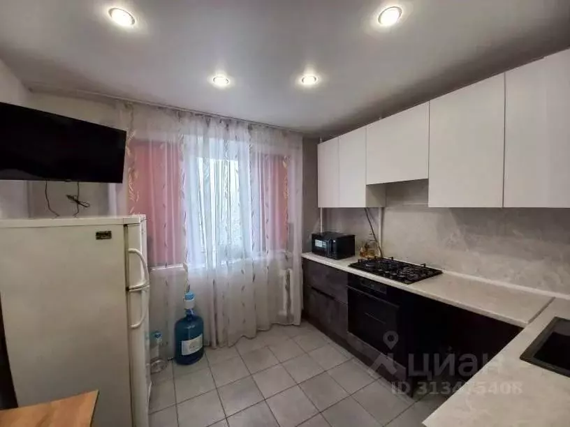 4-к кв. Псковская область, Псков ул. Ижорского Батальона, 8 (77.5 м) - Фото 1