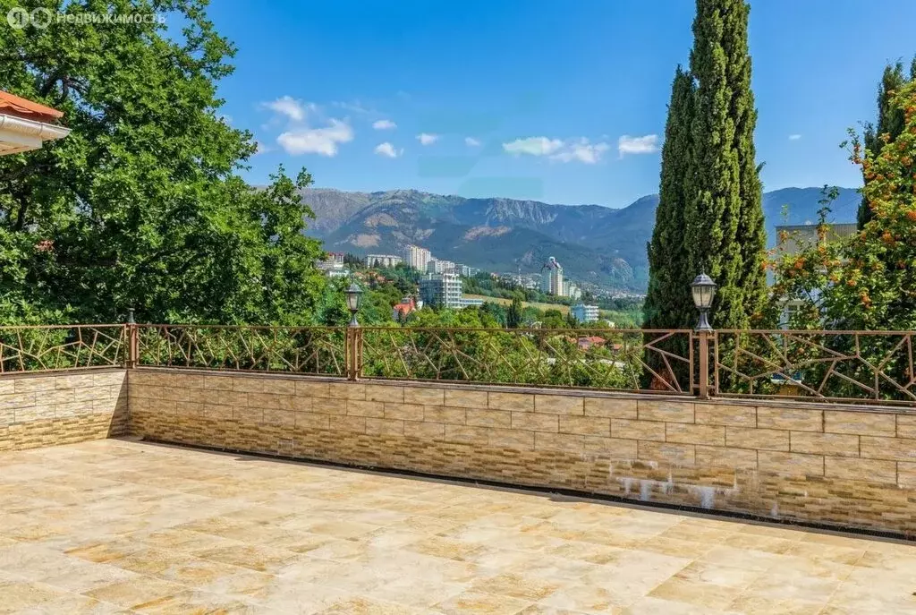 Дом в Ливадия, переулок Батурина, 16 (300 м) - Фото 1