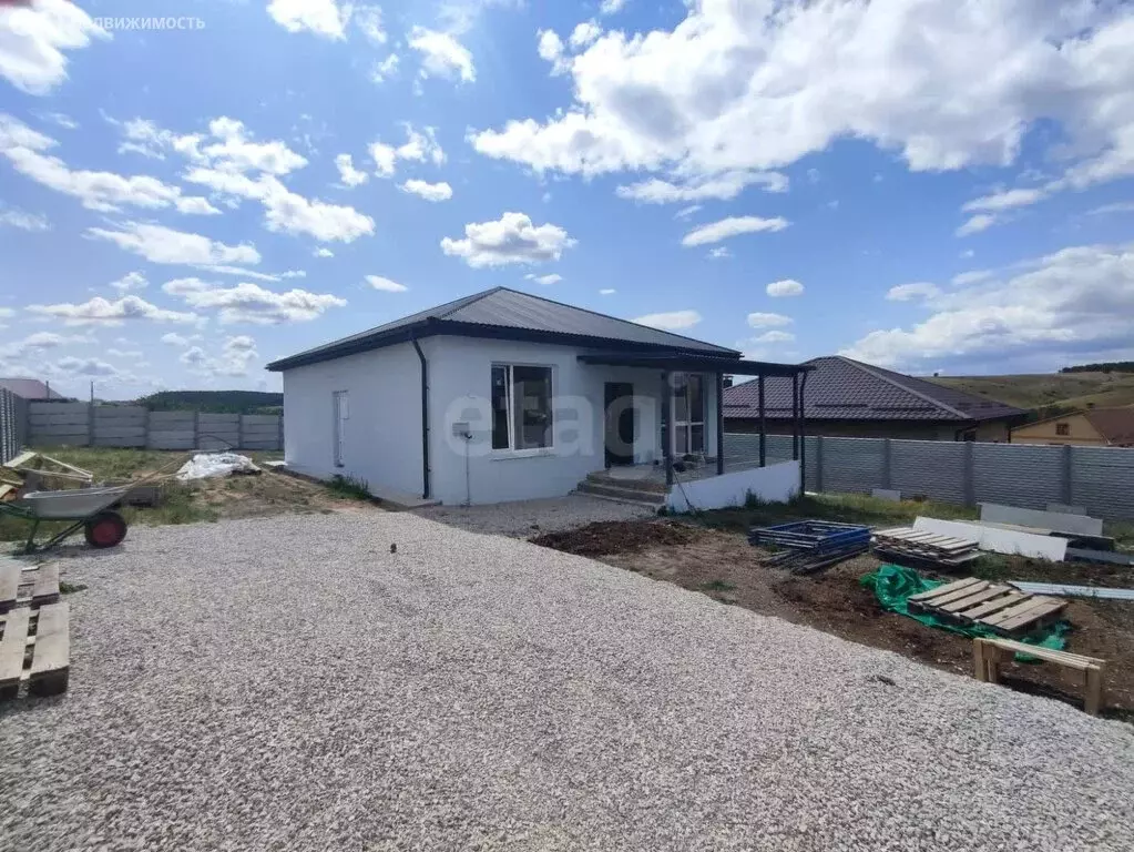 Дом в Трудовское сельское поселение, село Строгоновка (100 м) - Фото 0