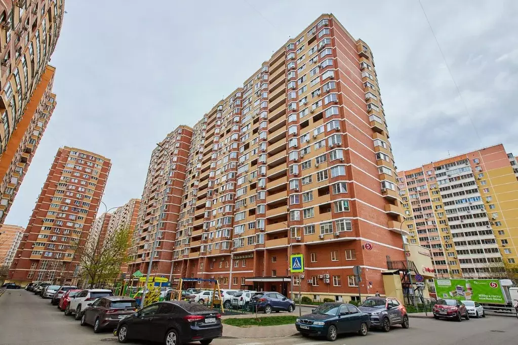 2-к кв. Краснодарский край, Краснодар проезд Репина, 3к1 (65.0 м) - Фото 1